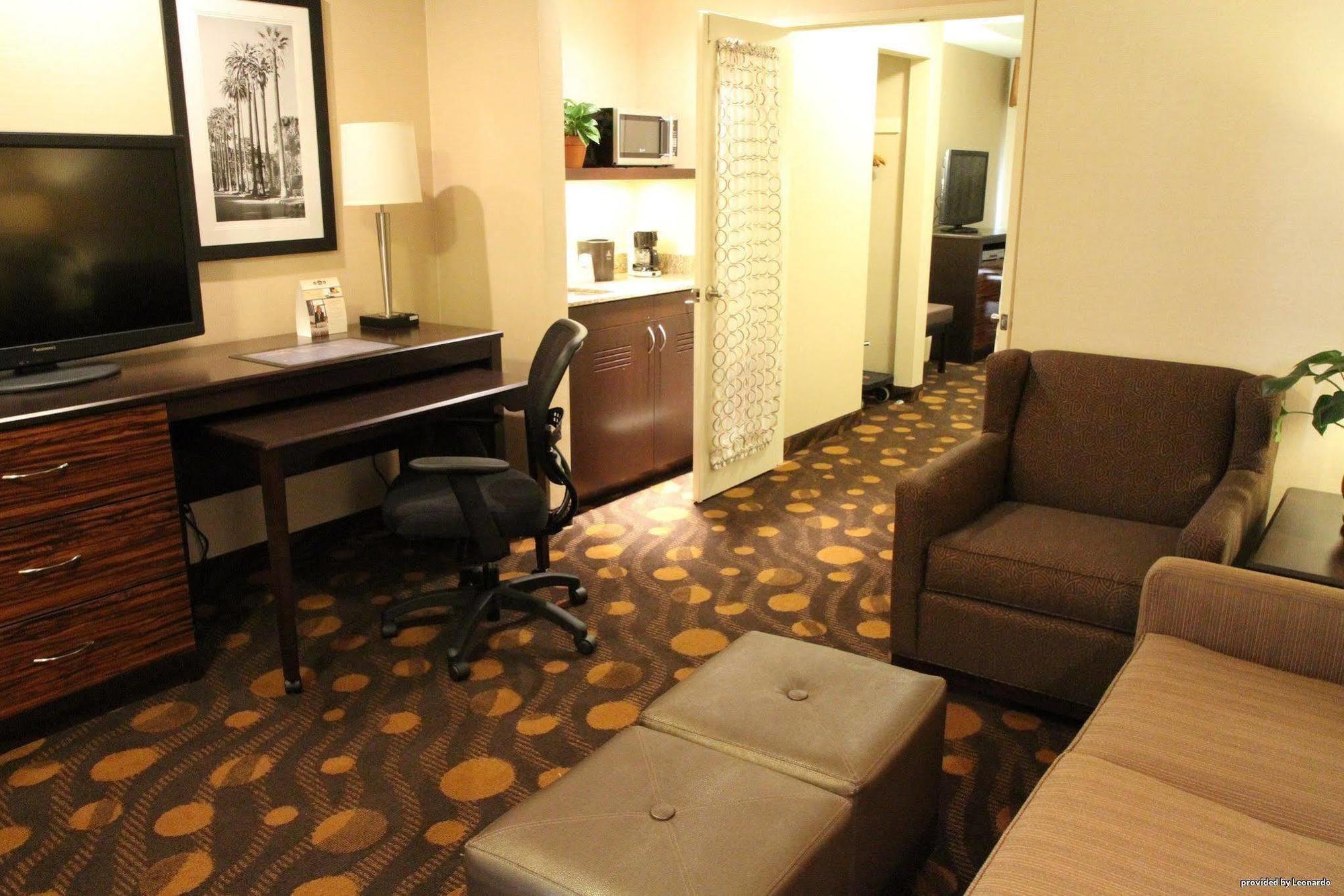 Western Island Hotel 3*