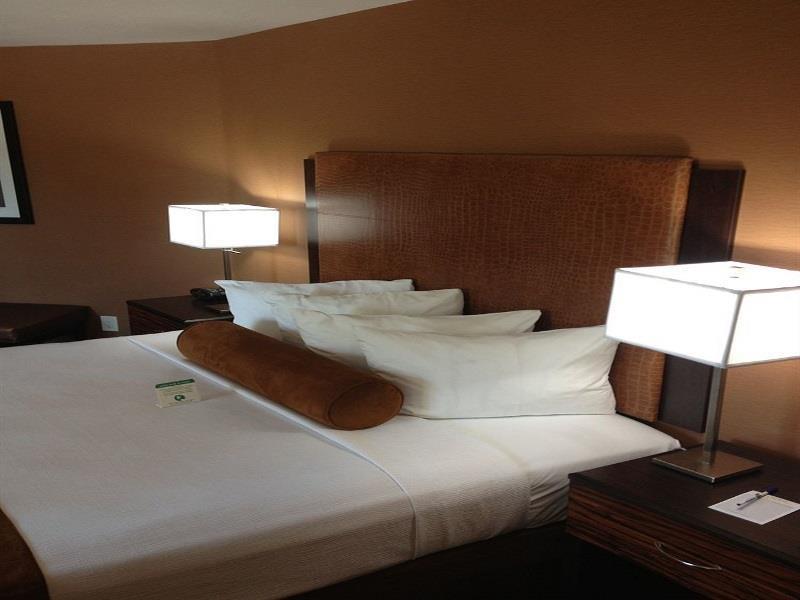 Western Island Hotel 3*